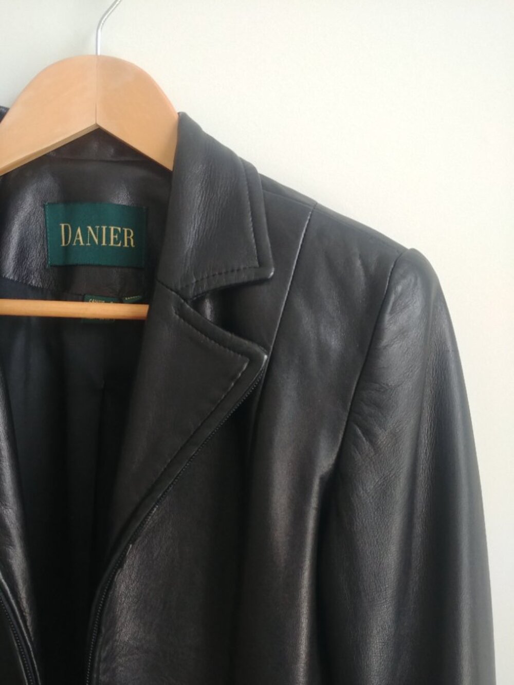 Vintage Danier made in Canada soft genuine leather black jacket size P - Picture 2 of 16
